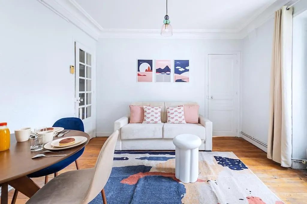 Blue And Pink Flat Next Montparnasse - II location